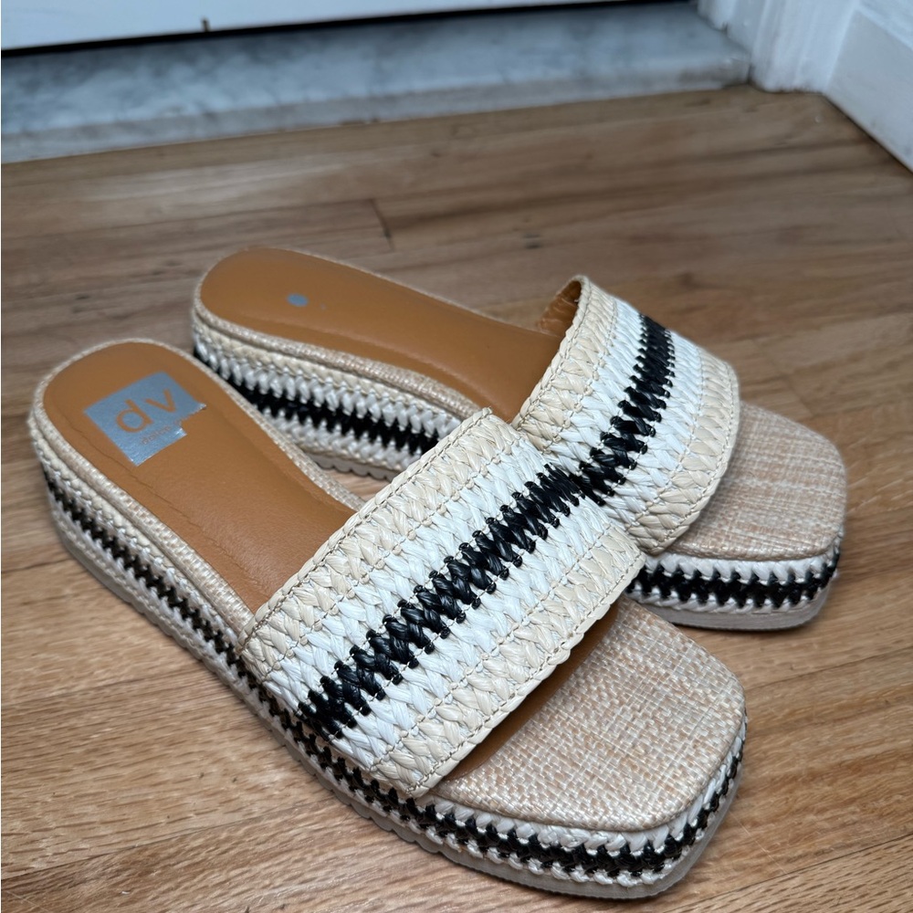 DV by Dolce Vita Women's Cream and Black Woven Platform Sandals